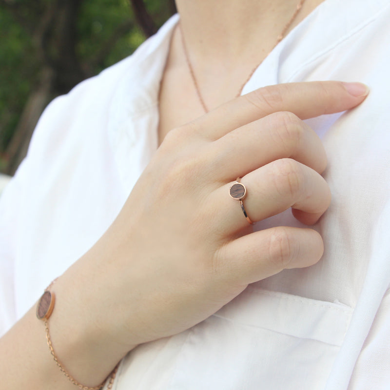 SOPEWOD Delicate Bracelet with Round Natural Wooden Pendant